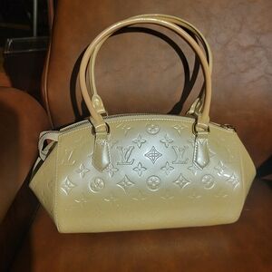 Louis Vuitton Vernis Pearl White Sherwood PM